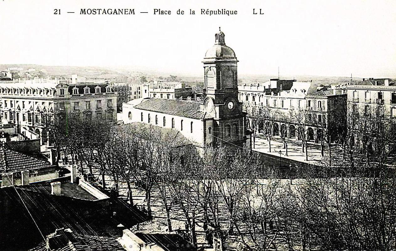 Mostaganem - Place de la Republique.jpg